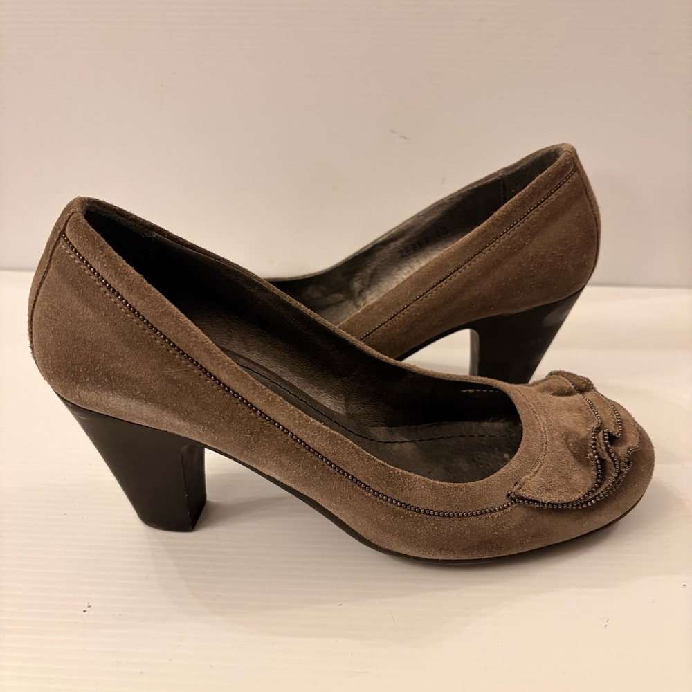 JANET SPORT Brown Suede, Round Toe, Ruffle Detail - Size 7.5 (38 EU)